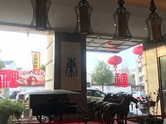 -铂逸梦秦酒店(横店梦幻谷店)