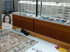 -视野联行眼镜•蔡司•依视路(温江店)