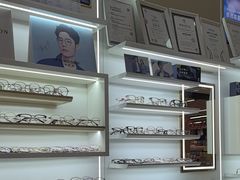 -美式眼镜·授权蔡司.依视路.尼康.豪雅.明月(南翔印象城店)