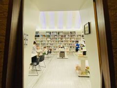 -钟书阁(松江泰晤士小镇店)