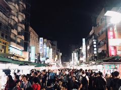 -六合夜市