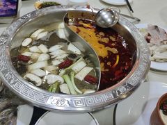 鸳鸯锅-尚品海鲜肥牛自助火锅(湖明店)