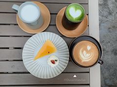 咖啡拿铁-彳亍咖啡·这里(水湾路店)
