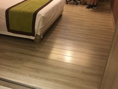 -西安大雁塔科技大学地铁站亚朵酒店