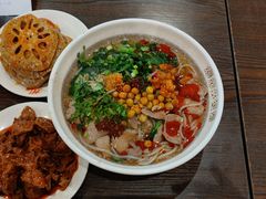 -爆炸头阿姨小四川正宗川味小吃(无任何分店)