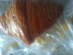 草莓牛角-味多美蛋糕(看丹桥店)