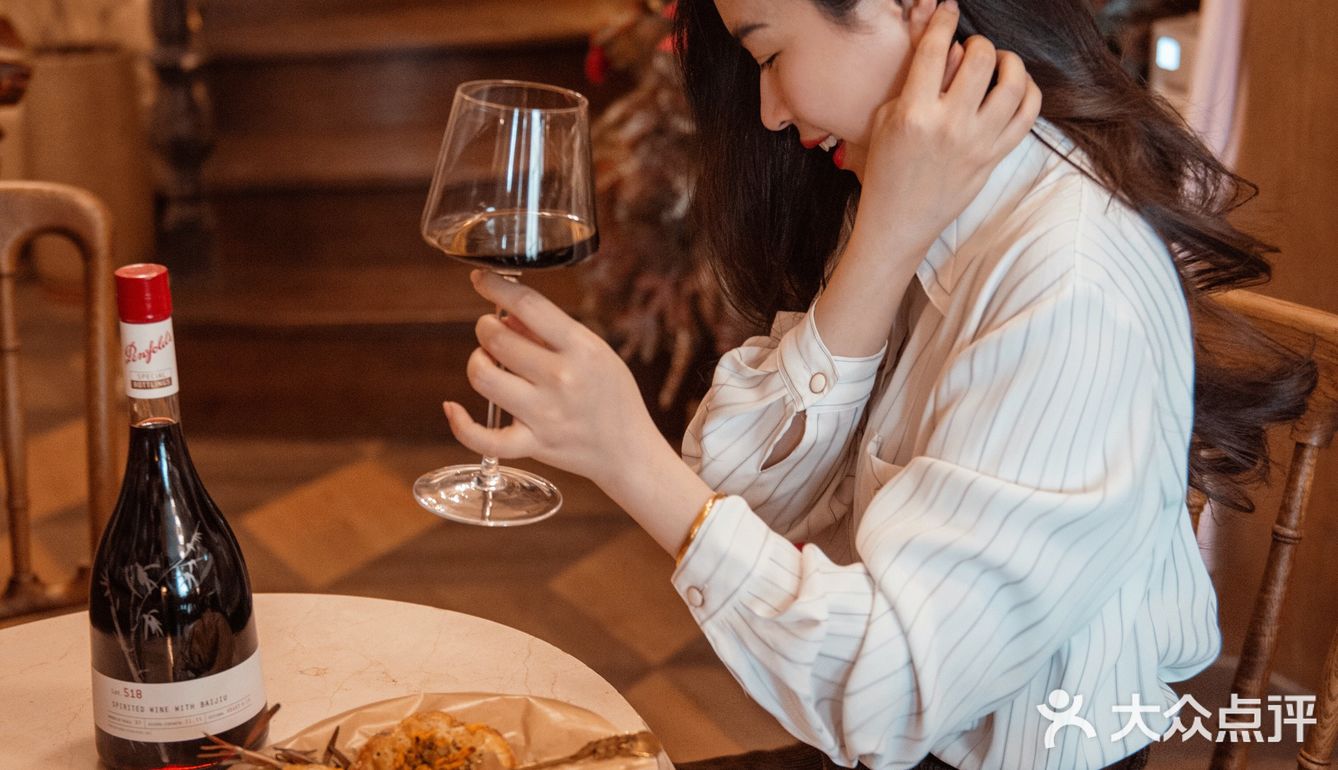 新年小酌，闺蜜就是要一起奔富