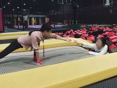 -嘿哟动霸CHUA·新潮玩运动娱乐中心·蹦床滑冰团建乐园