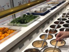 自助调料区-海底捞火锅鲜切牛肉主题店(长寿路店)