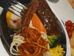 -汤姆家的牛排意面披萨(新城市广场店)