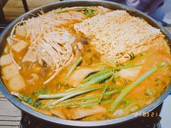部队年糕鸡肉火锅-花腰餐吧Bistro烧烤 傣味(传媒大学店)