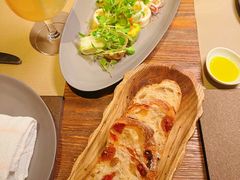 餐前面包-Carbon莫卡哆·意大利复古集市餐厅(杭州大厦店)