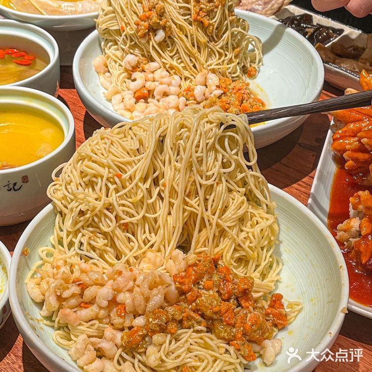 来上海旅游必吃的一碗蟹粉面🍜
