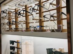 -翰佐蔡司小乐圆·依视路星趣控·暴龙眼镜折扣店