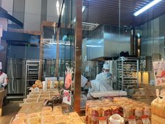 面包甜点陈列柜-西村叔叔的店·面包·甜品·蛋糕(清河万象汇店)