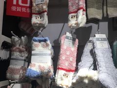 -名创优品(北京新中关购物中心地铁层店)