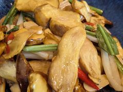 野芫荽炒牛肝菌-半山腰·云南菜(侨福芳草地店)