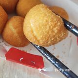 里面是紫色的芋泥，吃起来口感还是非常不错的