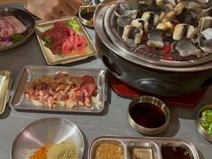 -围炉肉舍•炭烤活鳗•丹东海鲜烤肉(步行街店)