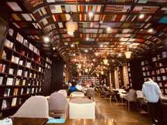 -钟书阁(松江泰晤士小镇店)