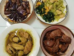 -上海雏渐肥月嫂