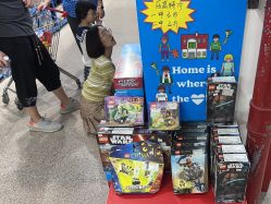 -逝水玩具折扣店