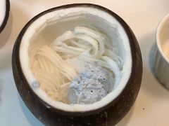-志龙皇冠吃货椰子铺