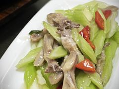 西芹烧鸭舌-广迎居老正兴菜馆