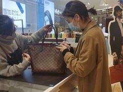 -爱革·洗衣改衣·洗鞋修鞋·洗包修包·奢侈品护理(宝地广场店)