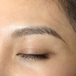 -一个差评成就的纹眉店