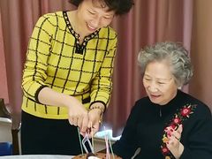 -红宝石·鲜奶小方·海派西点房(金杨店)