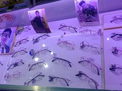 -提一眼镜·蔡司·依视路(小寨店)