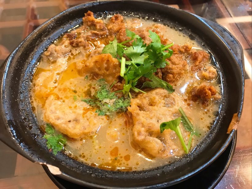 既想吃酥肉,又想吃莲夹,所以就愉快点了一个莲夹酥肉瓦罐!