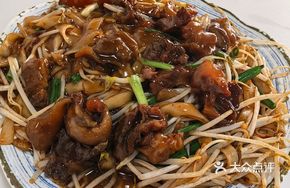 Stir-Fried Beef Brisket with Rice Noodles