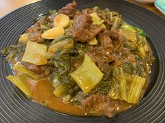 酸菜炒牛肉-唔止卤嘢·潮州府城菜(鹭江店)