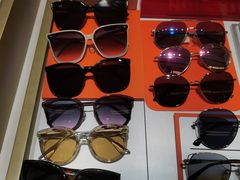 -美式眼镜·授权蔡司.依视路.尼康.豪雅.明月(人民广场店)