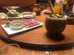 -老滇山寨•云南特色菜•地方菜•民族风情歌舞表演(金碧店)