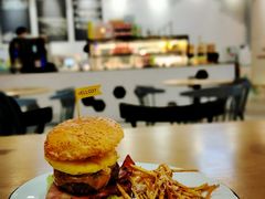 27&nbsp;牛肉汉堡-HELLO 27 意面·沙拉·帕尼尼