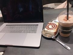 白巧克力奶油果糖瑞士卷-Awfully Chocolate(嘉里城店)