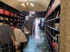 -钟书阁(松江泰晤士小镇店)