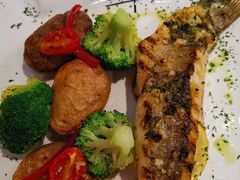 烤鲈鱼配马铃薯-安东尼奥餐厅