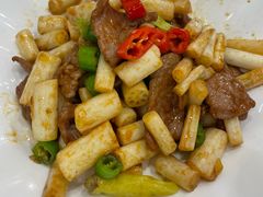 酸辣莲藕尖炒爽肉-美景家宴