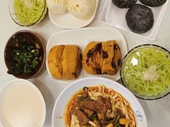 -李与白包子铺(桐梓林店)