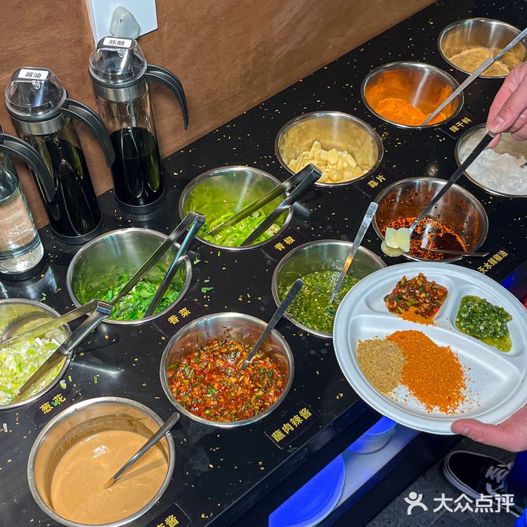 鞍山居民楼下的氛围感烤肉小店！好多新鲜玩意儿