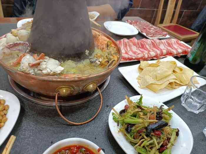 徐记铜火锅(南塔街店)-"位置非常好找饭口的时候有些难停车环境.