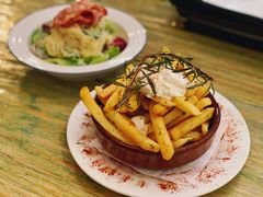 脆皮炸薯条配酸奶油-羽深肉铺 Steak & Wine