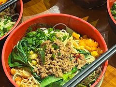 -爆炸头阿姨小四川正宗川味小吃(无任何分店)