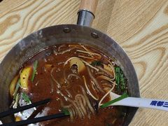 -魔都三兄弟酸辣粉·蘸卤炸串(虹桥万科店)