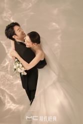 -现代经典婚纱摄影