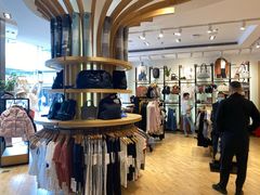 -lululemon(上海浦东IFC店)